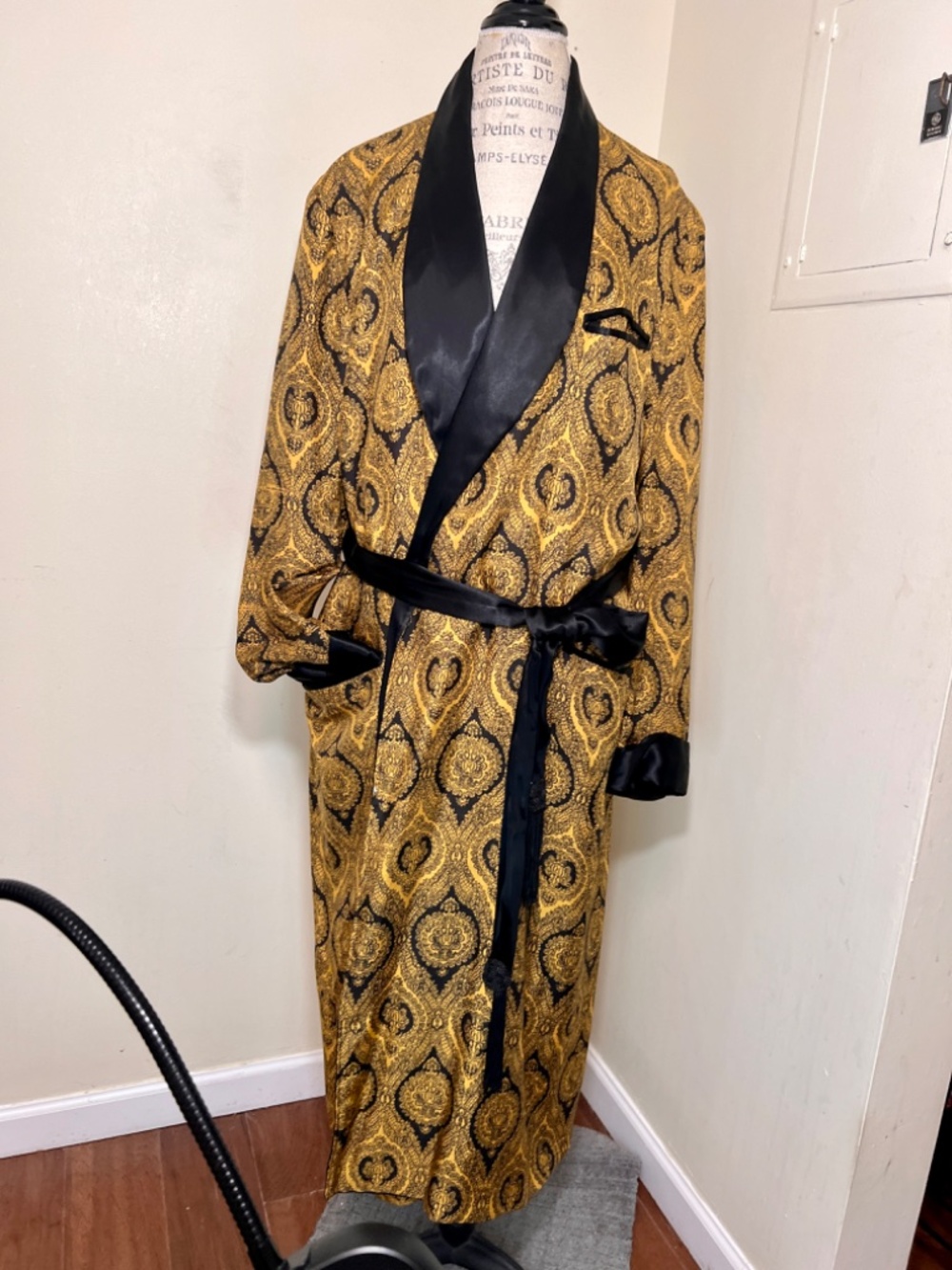 Vintage men's maxi dressing gown smokin robe in a perfedt condition